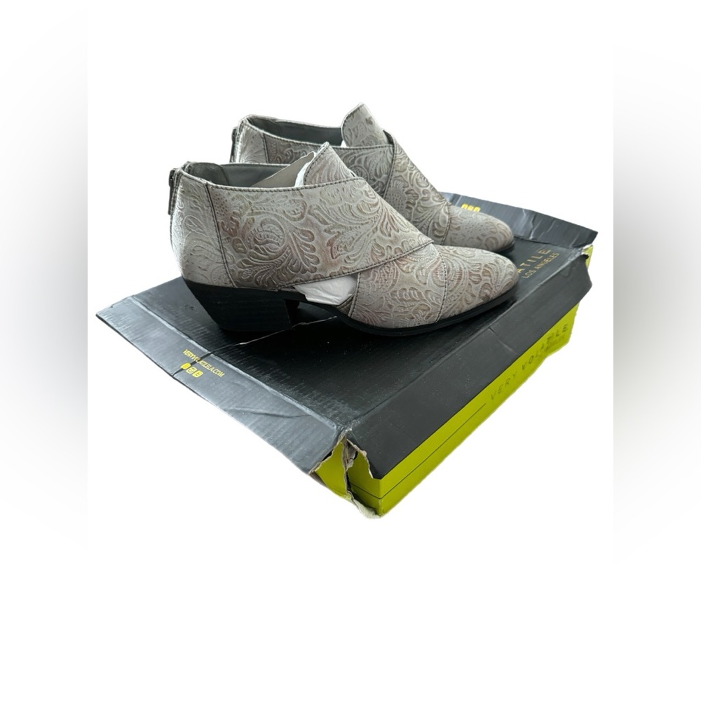 NEW in box Very Volatile Booties